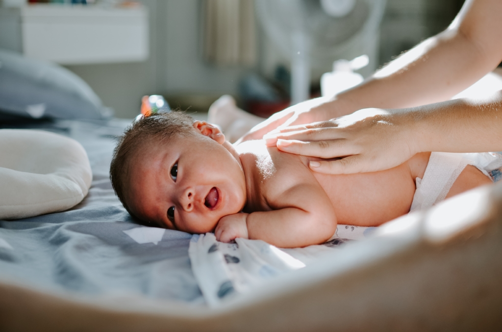 Les bienfaits du massage bébé